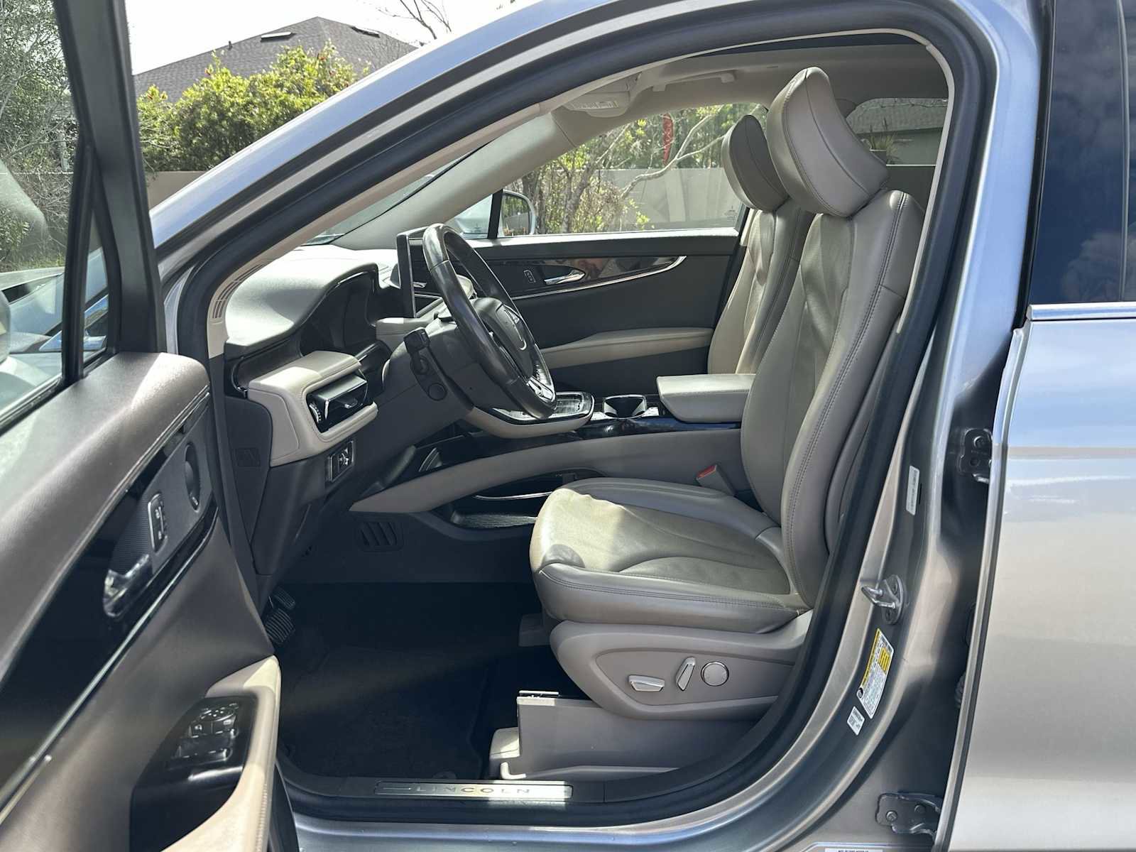 Used 2021 Lincoln Nautilus Reserve FWD image 3