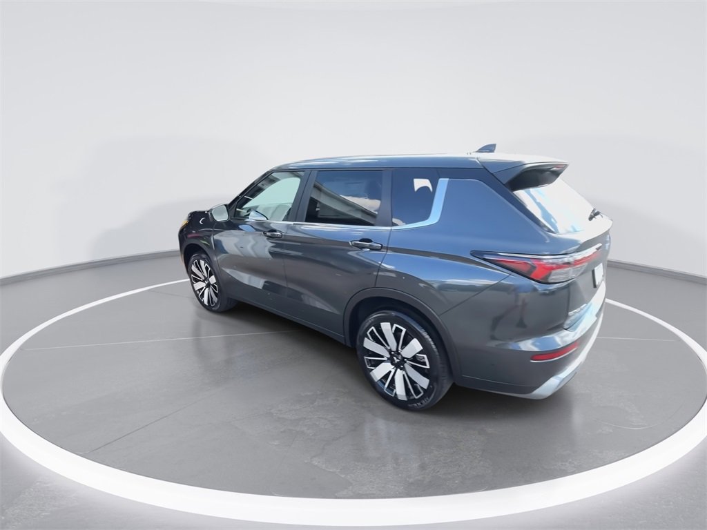 New 2025 Mitsubishi Outlander SE image 7