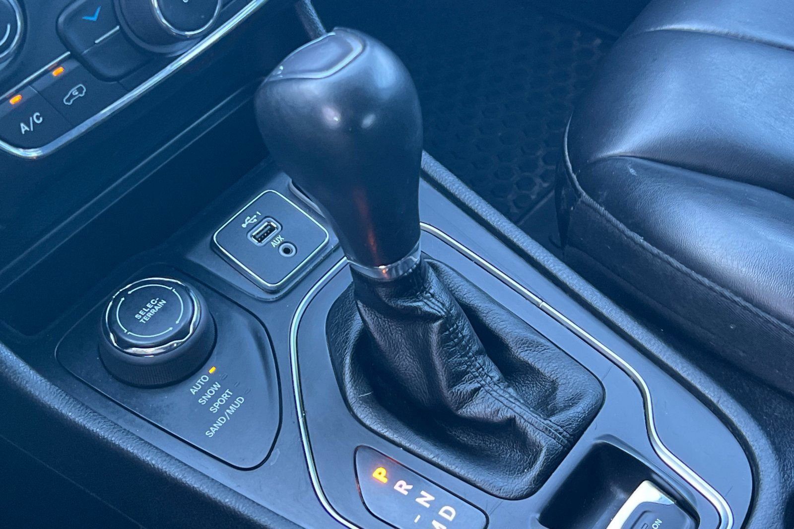 Used 2019 Jeep Cherokee Latitude Plus w/ Cold Weather Group image 22