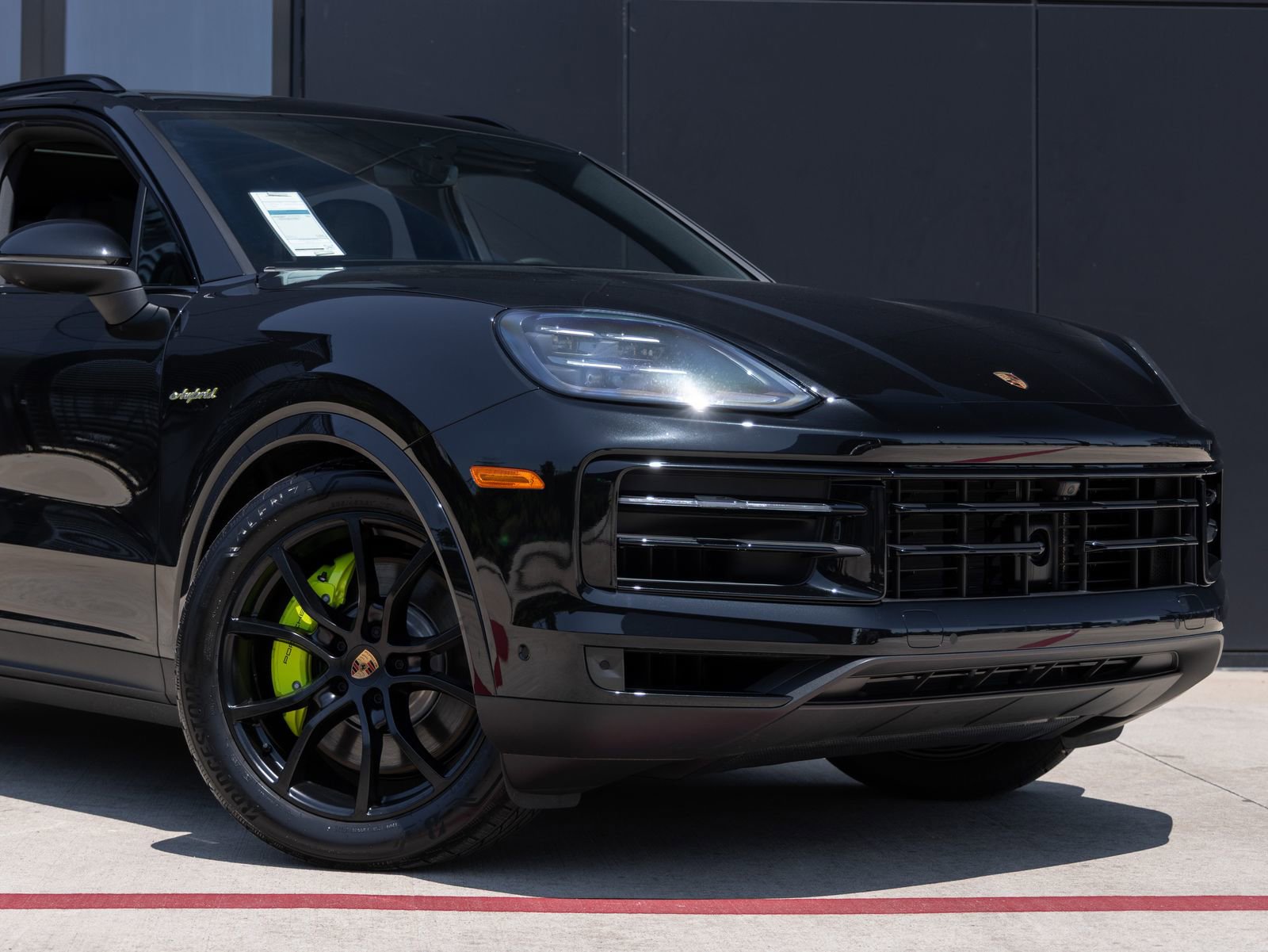 Certified 2025 Porsche Cayenne E-Hybrid AWD/4WD image 9
