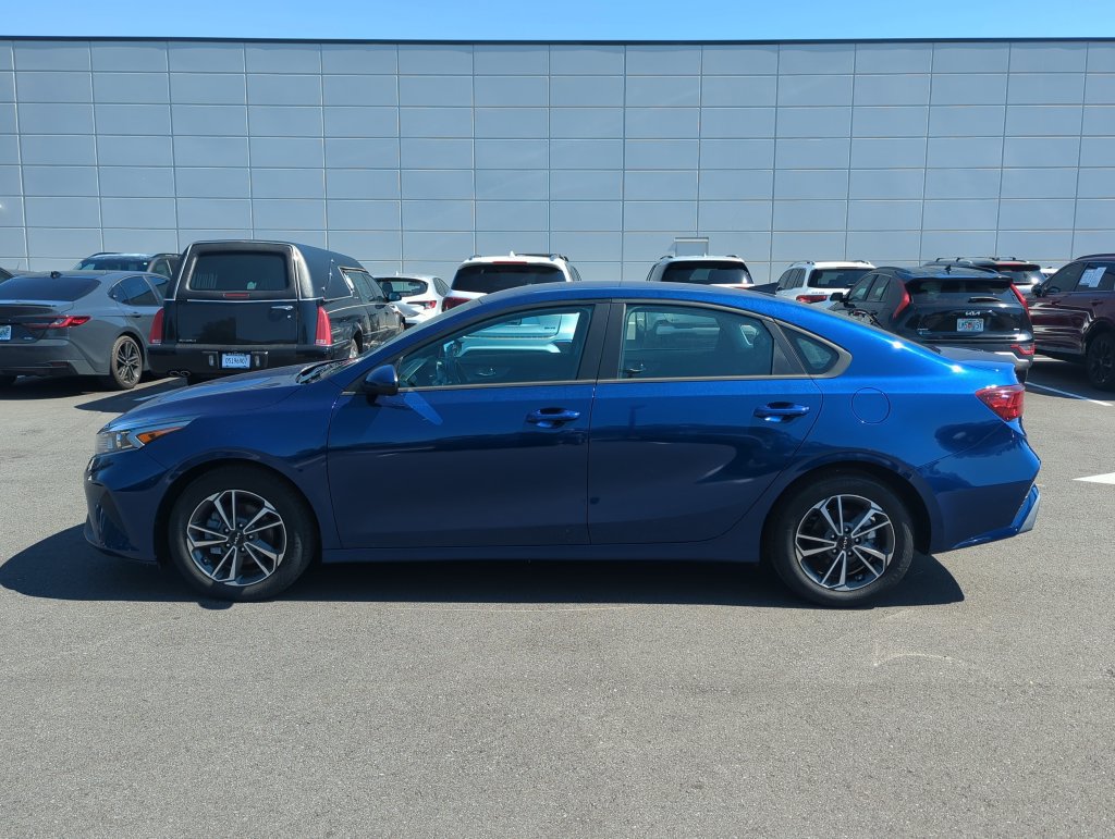 Used 2023 Kia Forte LXS FWD image 4