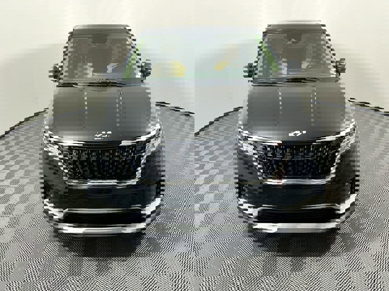 Used 2023 Kia Carnival LX image 8