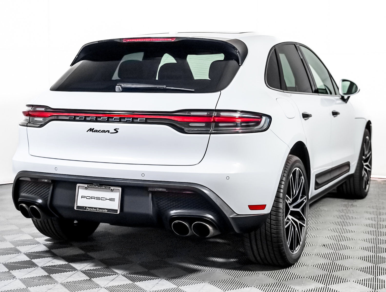 Certified 2022 Porsche Macan S w/ Premium Package Plus image 10