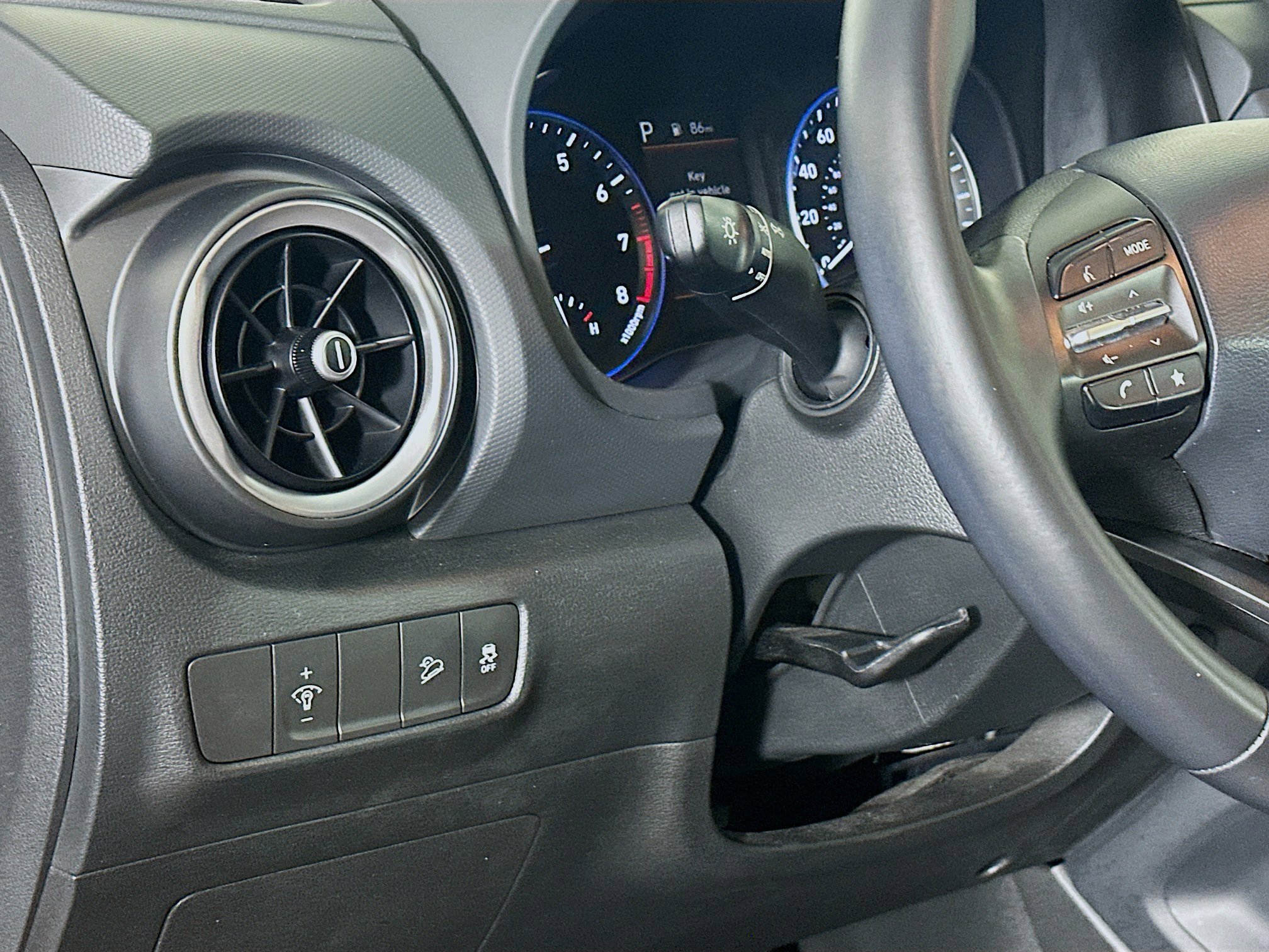 Used 2022 Hyundai Kona SEL w/ Convenience Package image 17