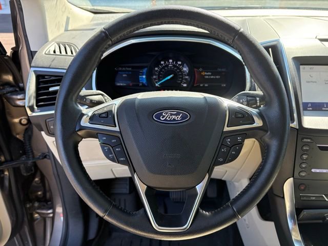 Used 2019 Ford Edge Titanium w/ Cold Weather Package FWD image 10