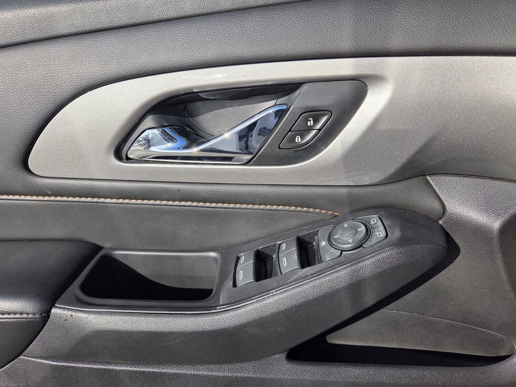 Used 2018 Chevrolet Traverse LT image 24