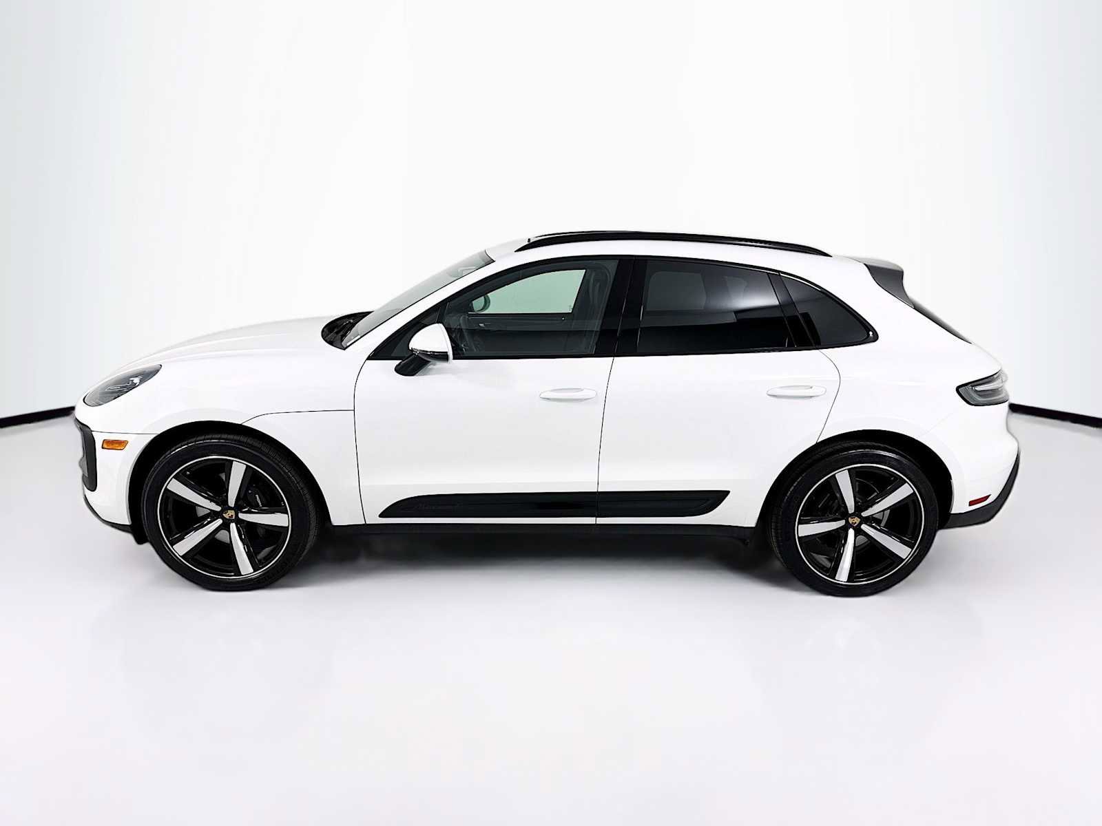 Certified 2025 Porsche Macan T image 2