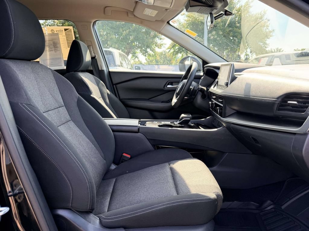 Used 2024 Nissan Rogue SV FWD image 9
