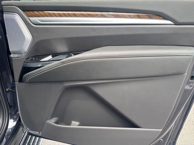 New 2025 Cadillac Escalade ESV Premium Luxury Platinum image 23