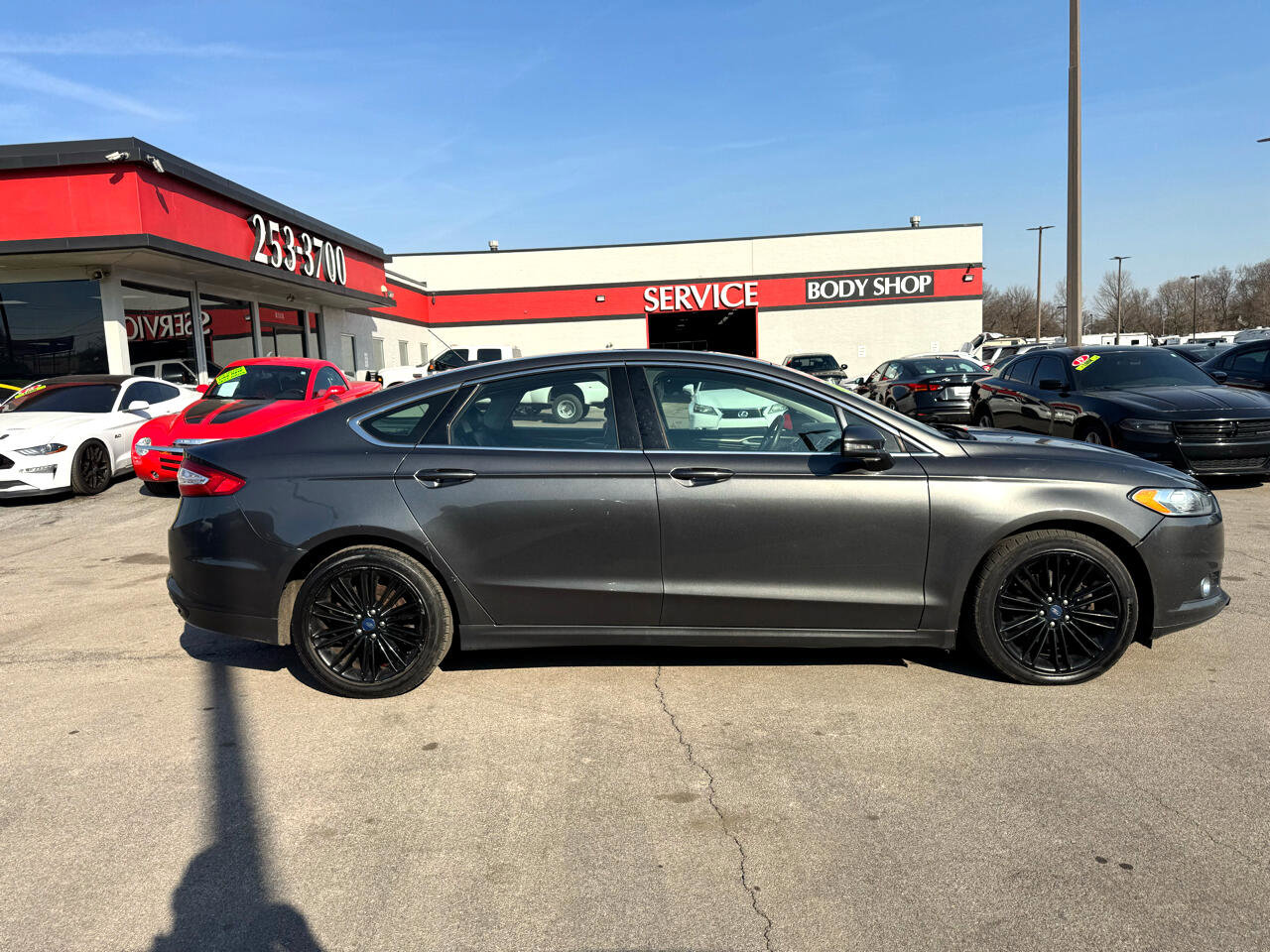 Used 2016 Ford Fusion SE w/ Equipment Group 202A image 2