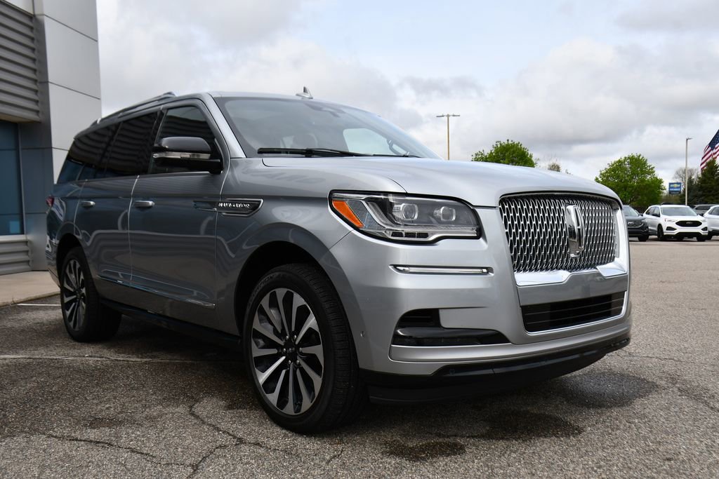 Used 2022 Lincoln Navigator Reserve AWD/4WD image 9