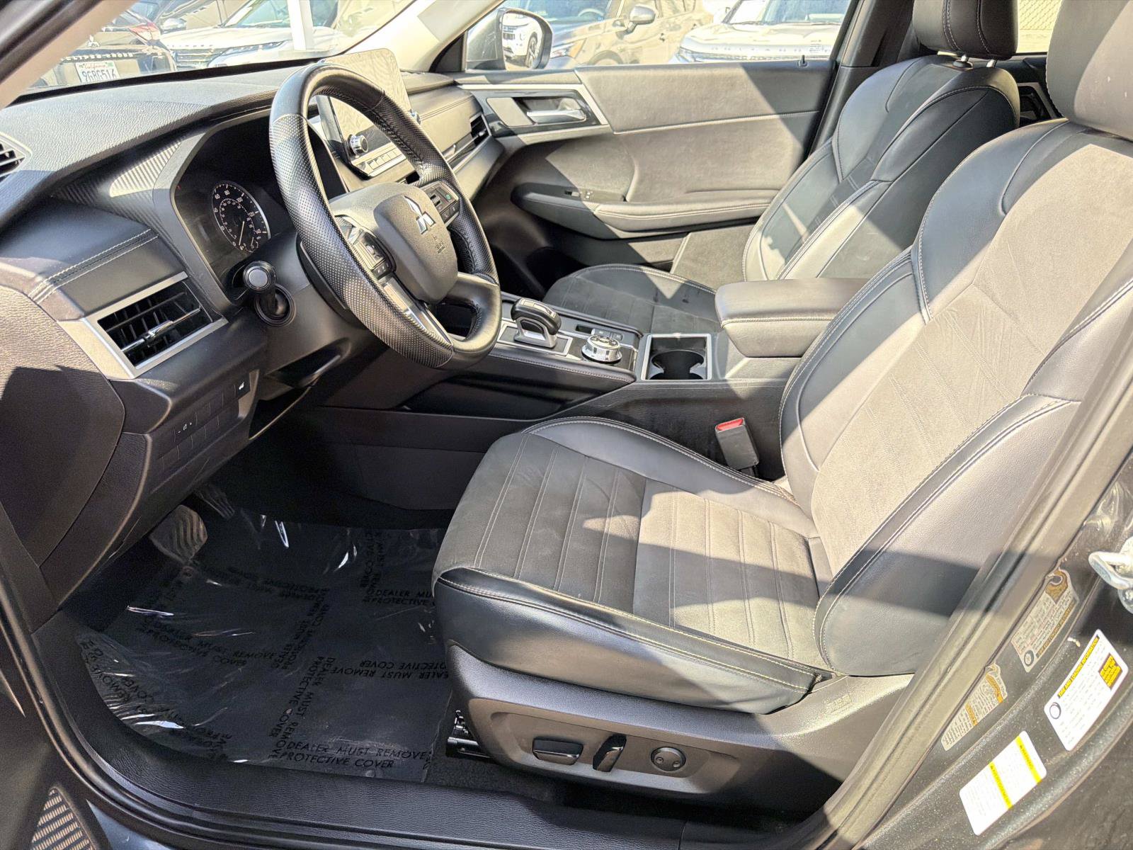 Used 2024 Mitsubishi Outlander AWD image 19