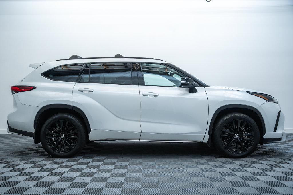 Used 2023 Toyota Highlander XSE AWD/4WD image 4