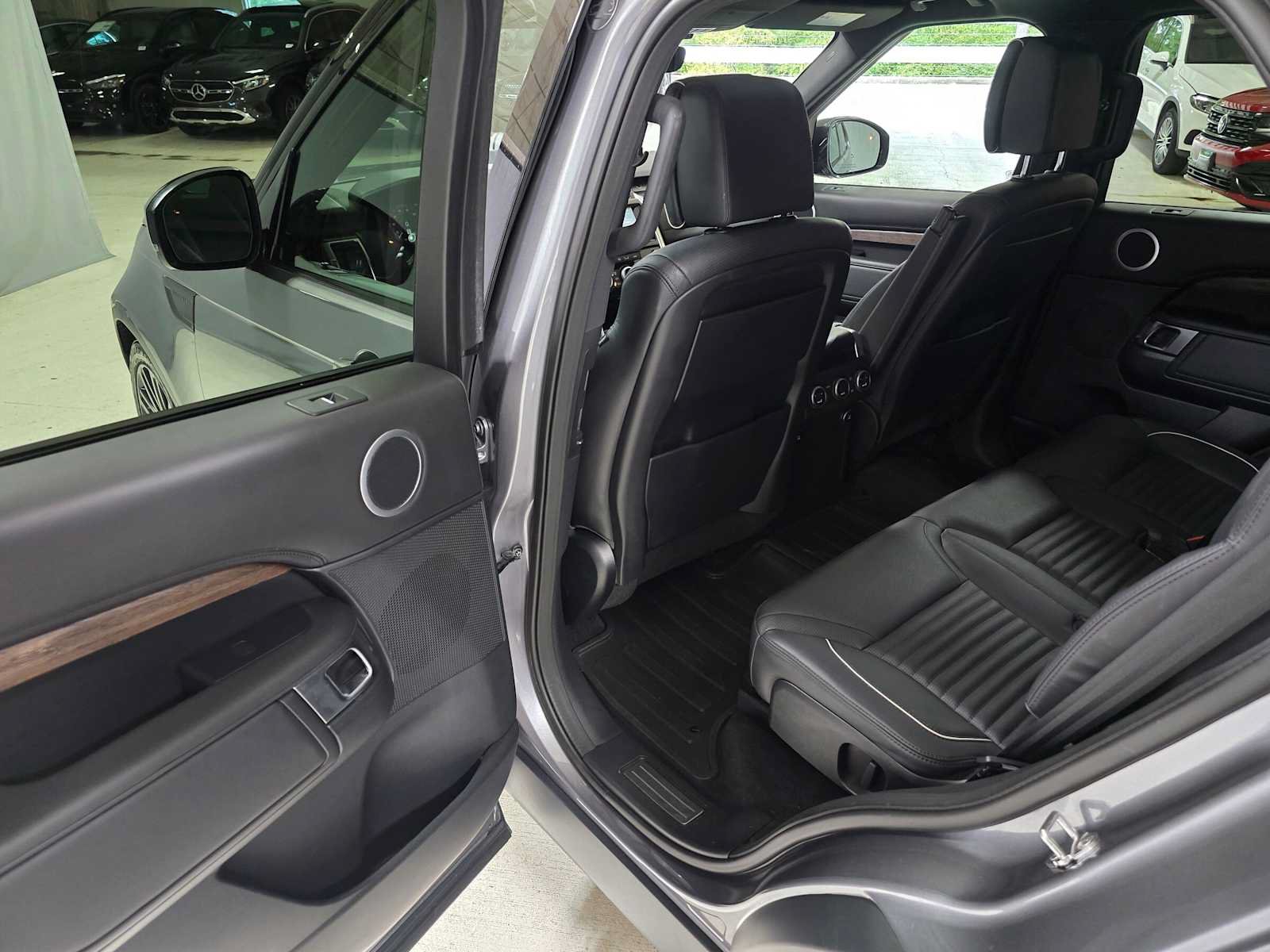 Used 2020 Land Rover Discovery HSE Luxury AWD/4WD image 15