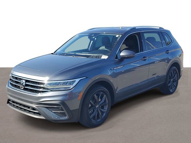 Certified 2023 Volkswagen Tiguan SE image 2