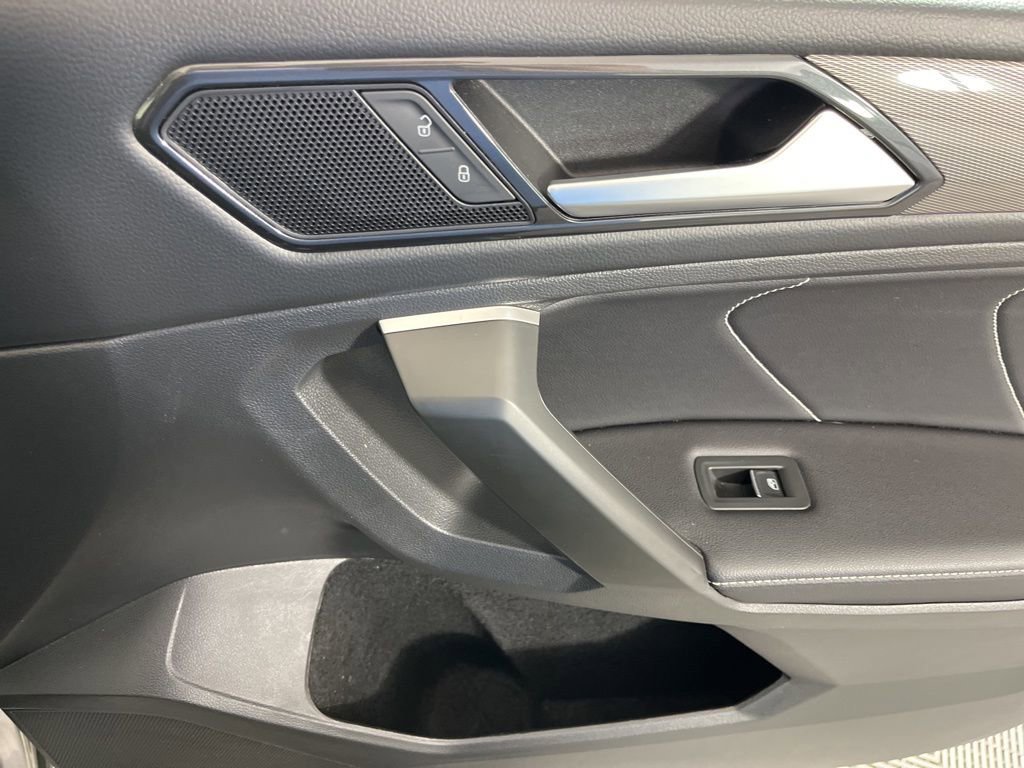 Used 2024 Volkswagen Tiguan SE image 21