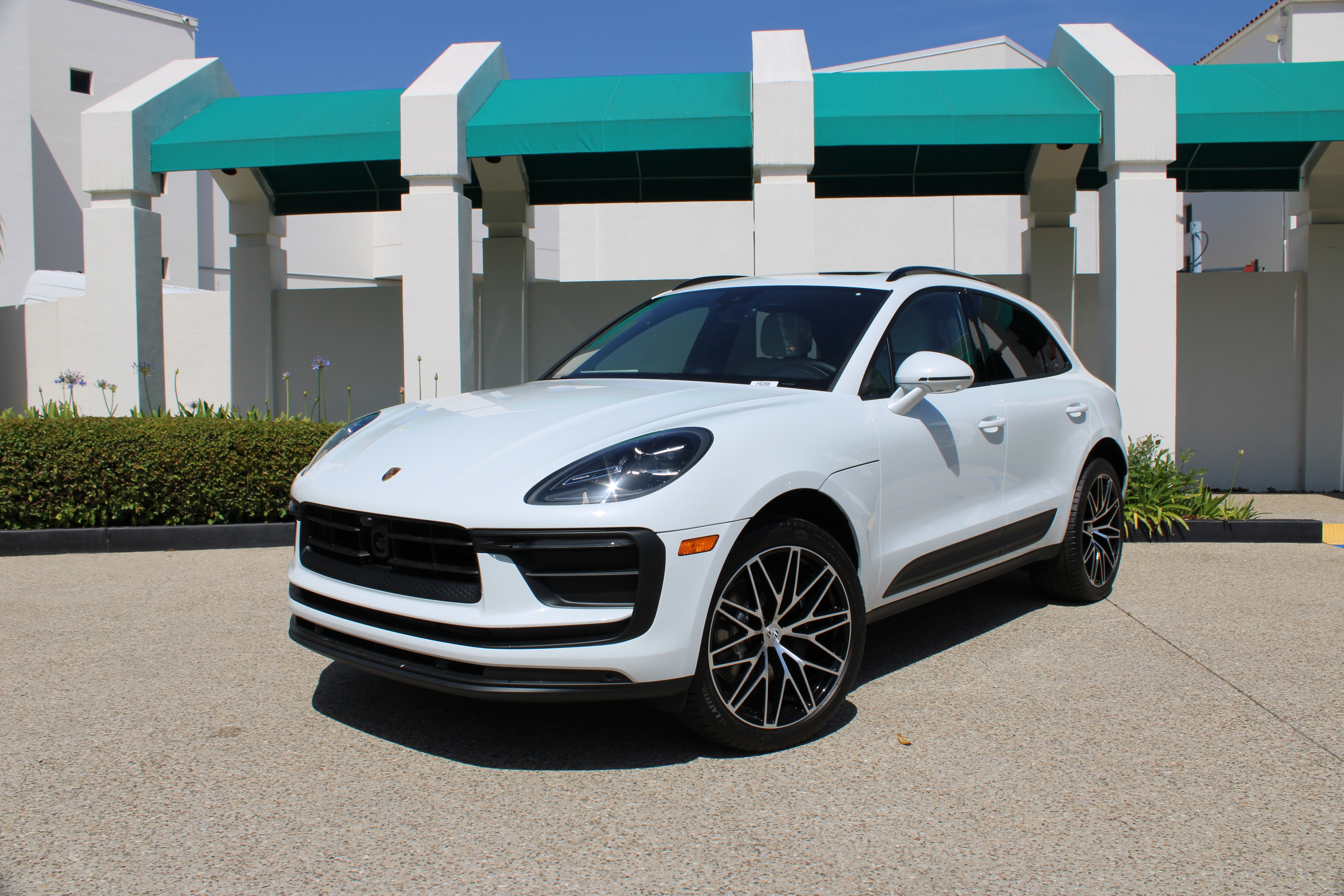 New 2026 Porsche Macan AWD/4WD image 1