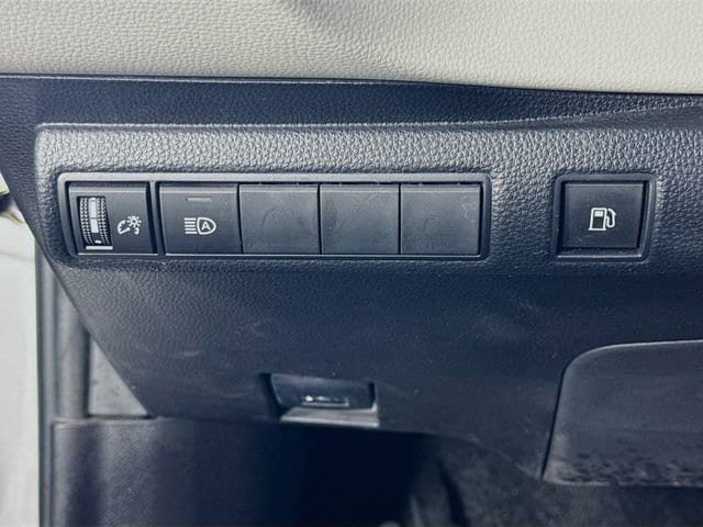 Certified 2023 Toyota Corolla LE w/ Carpet Mat Package (TMS) FWD image 10
