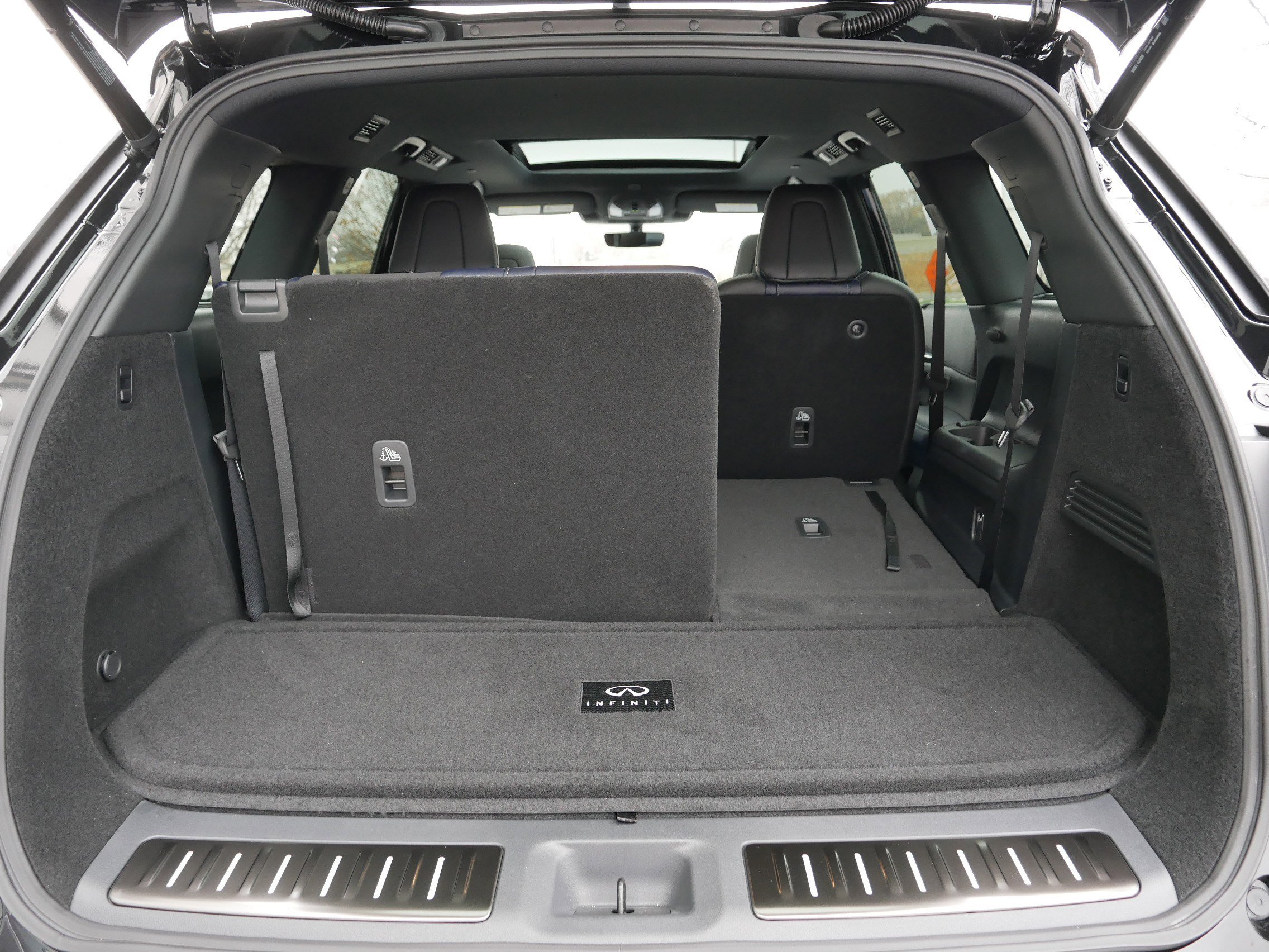 Certified 2026 INFINITI QX60 Sport w/ Dark Cargo Package image 18