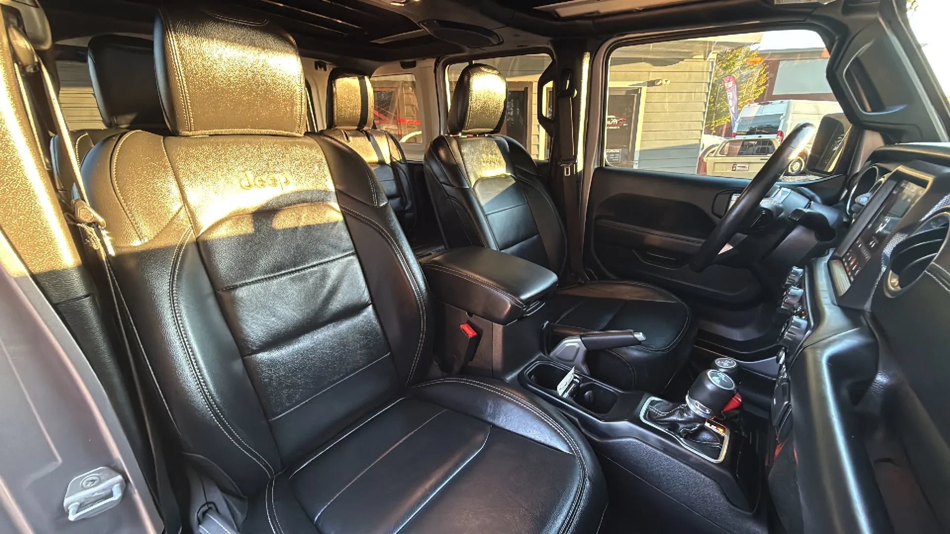 Used 2019 Jeep Wrangler Unlimited Sahara w/ Quick Order Package 24M Moab AWD/4WD image 26