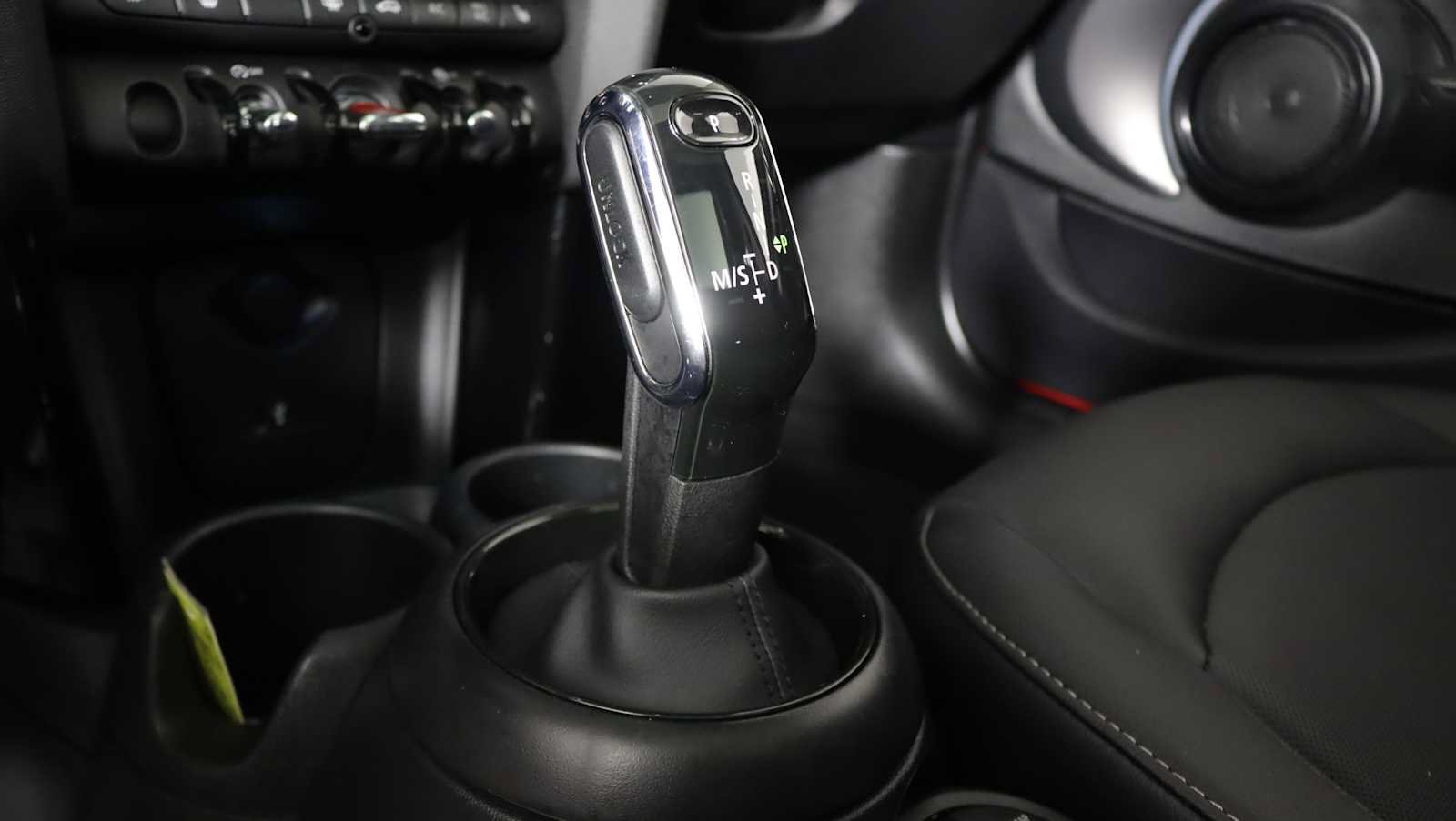 Used 2024 MINI Cooper 4-Door Hardtop FWD image 28