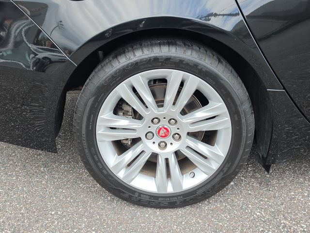Used 2022 Jaguar XF S RWD image 5