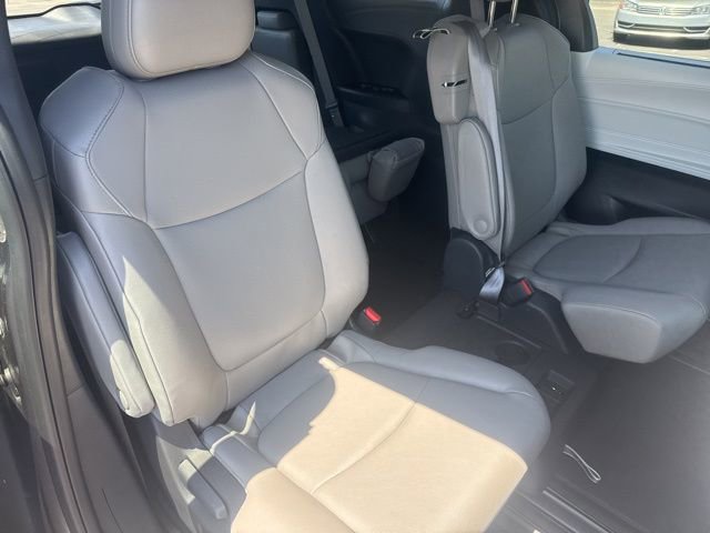 Used 2025 Toyota Sienna XLE image 15