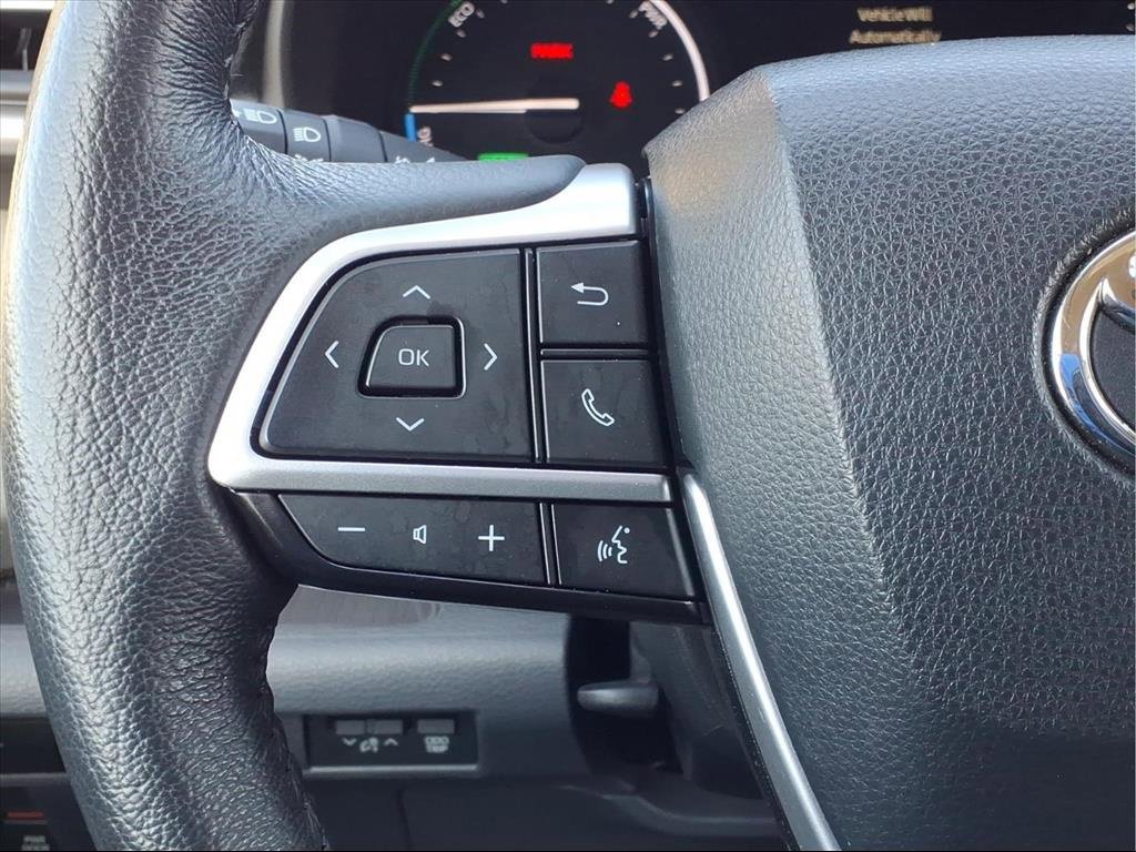 Used 2023 Toyota Sienna XLE image 28