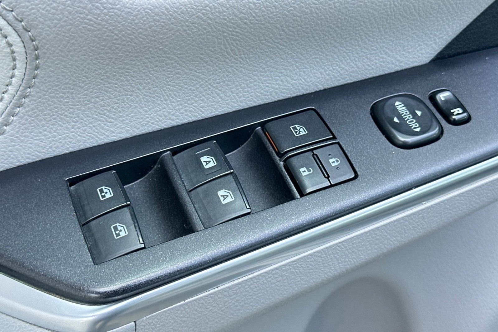 Used 2015 Toyota Camry XLE w/ Convenience Package FWD image 12