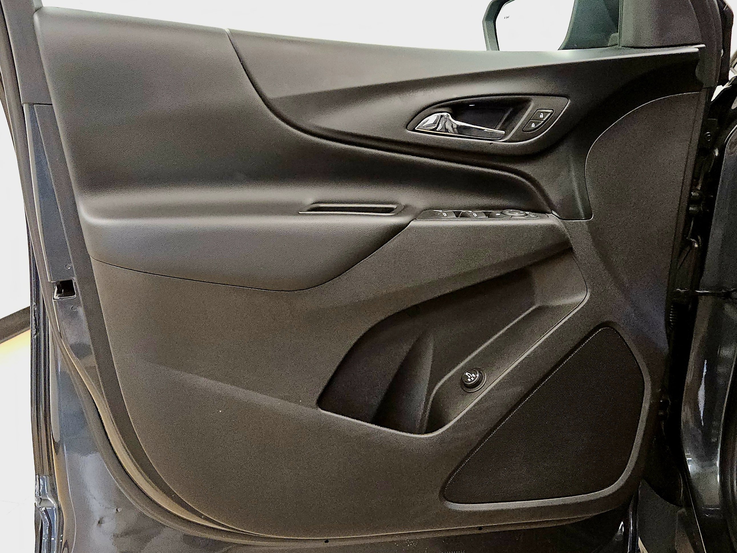 Used 2019 Chevrolet Equinox LT image 12