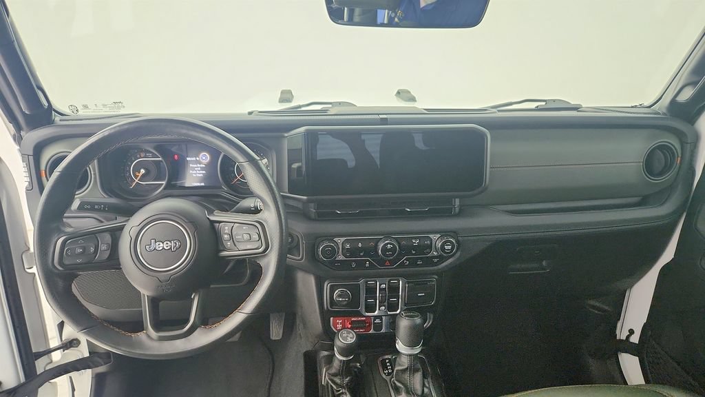 Used 2024 Jeep Gladiator Mojave AWD/4WD image 23