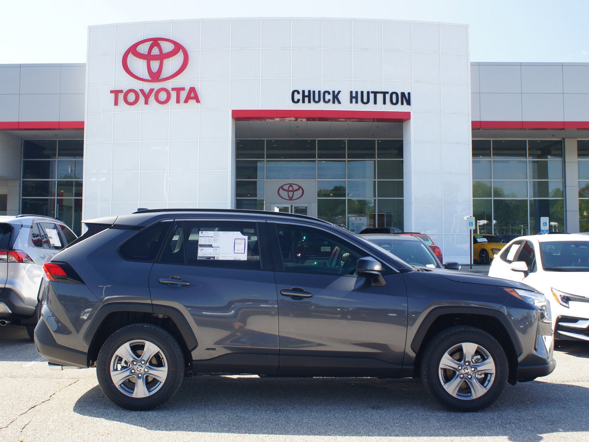 Used 2025 Toyota RAV4 LE AWD/4WD image 17