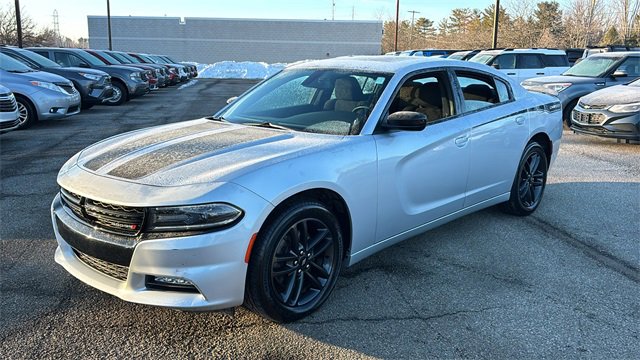 Used 2019 Dodge Charger SXT w/ Blacktop Package image 2