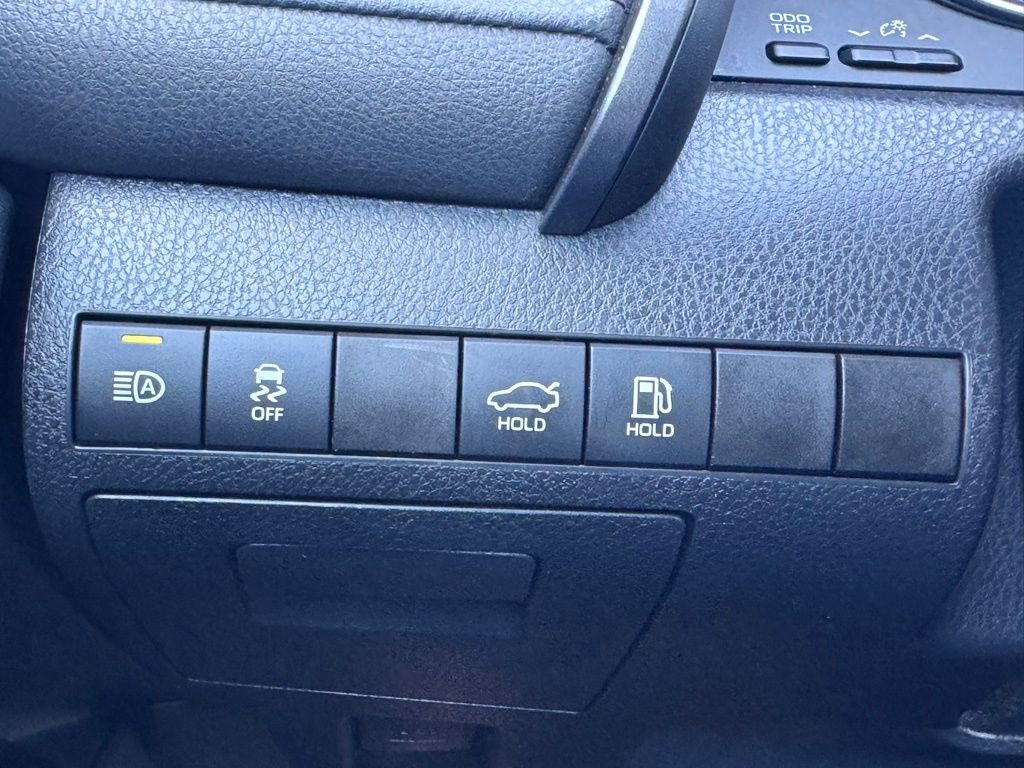 Used 2019 Toyota Camry LE w/ Carpet Mat Package FWD image 31