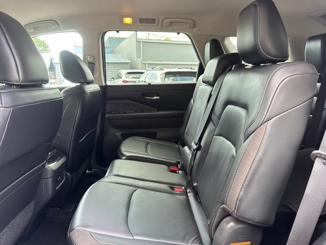 Used 2022 Nissan Pathfinder SL w/ Lighting Package (N92) AWD/4WD image 11