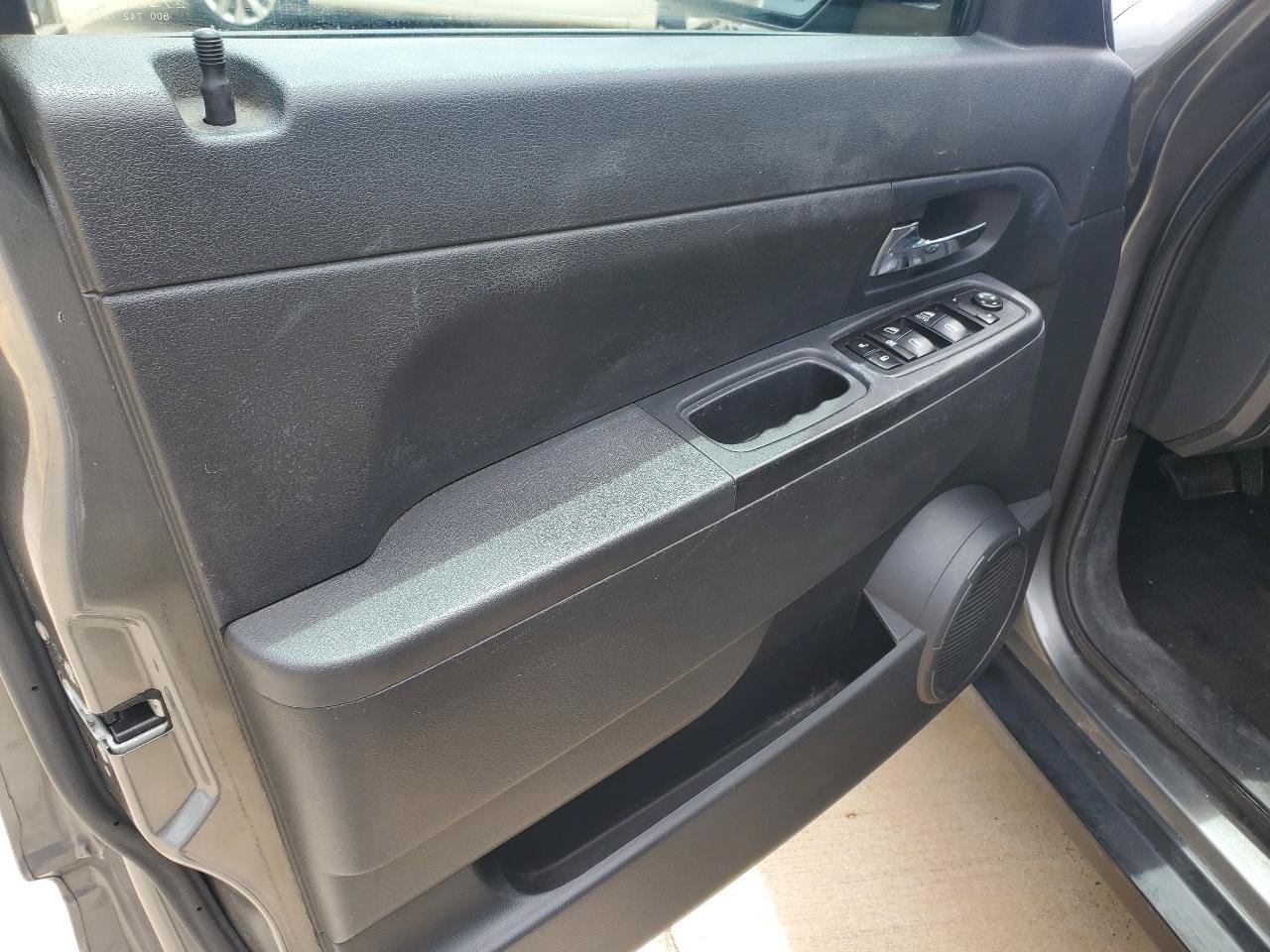 Used 2012 Jeep Liberty Sport RWD image 16