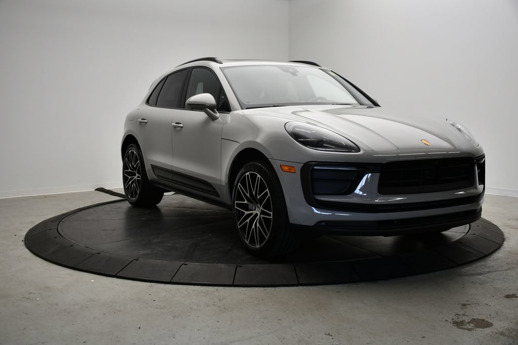 Certified 2024 Porsche Macan AWD/4WD image 9