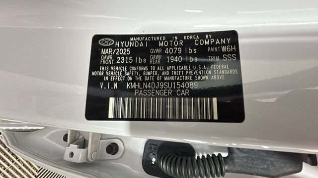 Certified 2025 Hyundai Elantra Limited FWD image 10