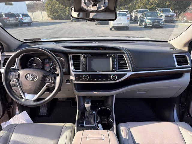 Used 2015 Toyota Highlander Limited Platinum AWD/4WD image 27