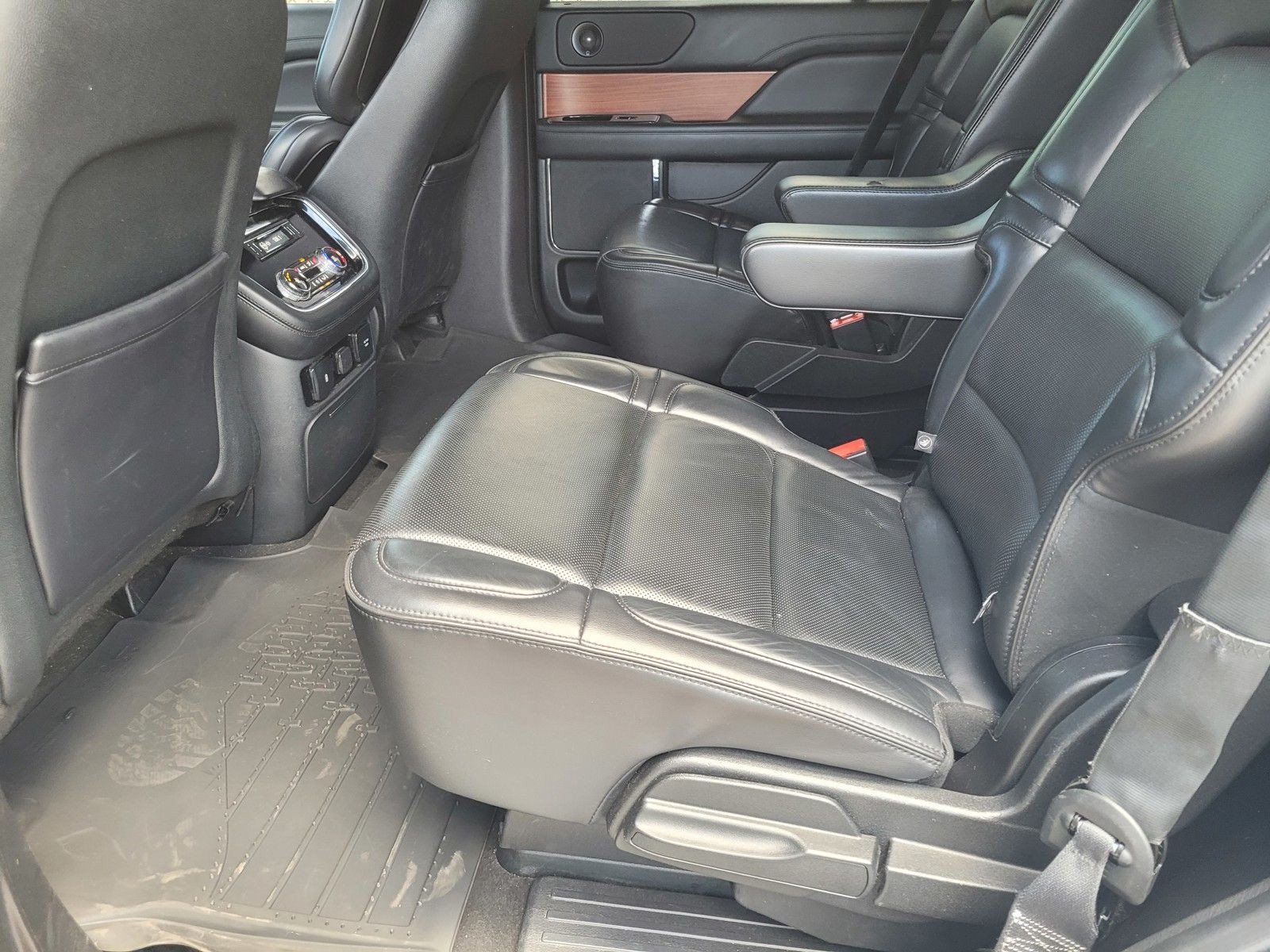 Certified 2019 Lincoln Navigator Reserve AWD/4WD image 10