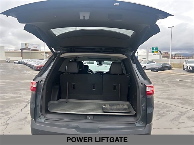 Used 2018 Chevrolet Traverse LT w/ LPO, Black Accent Package image 16