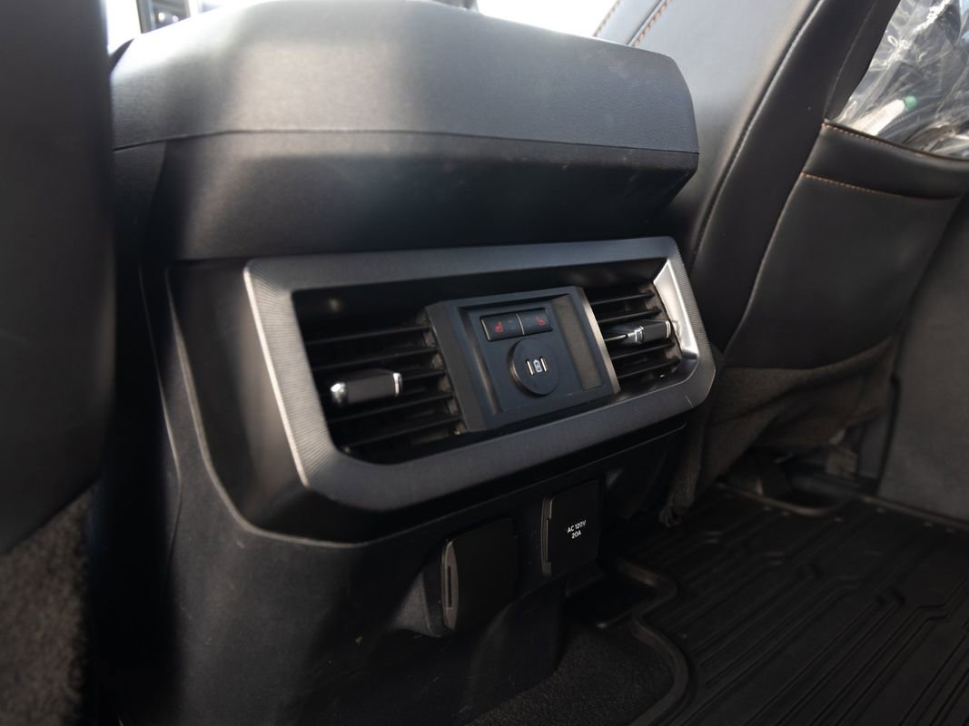 Used 2023 Ford F350 Platinum w/ Tremor Off-Road Package AWD/4WD image 21