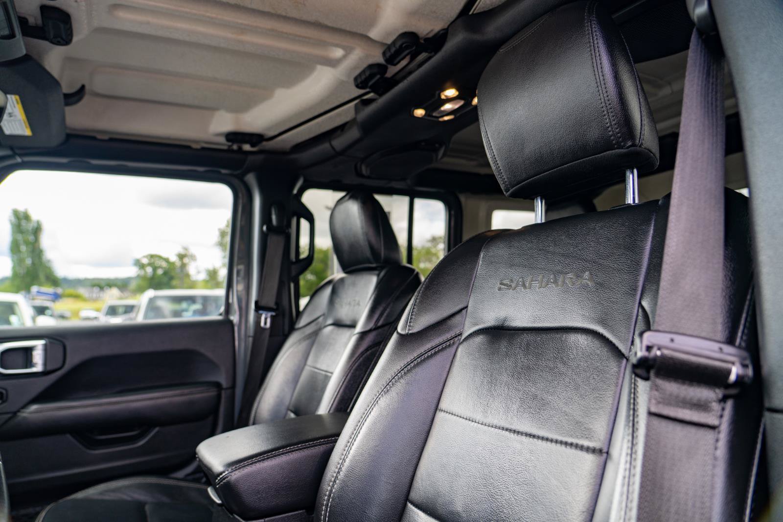 Used 2020 Jeep Wrangler Unlimited Sahara AWD/4WD image 17