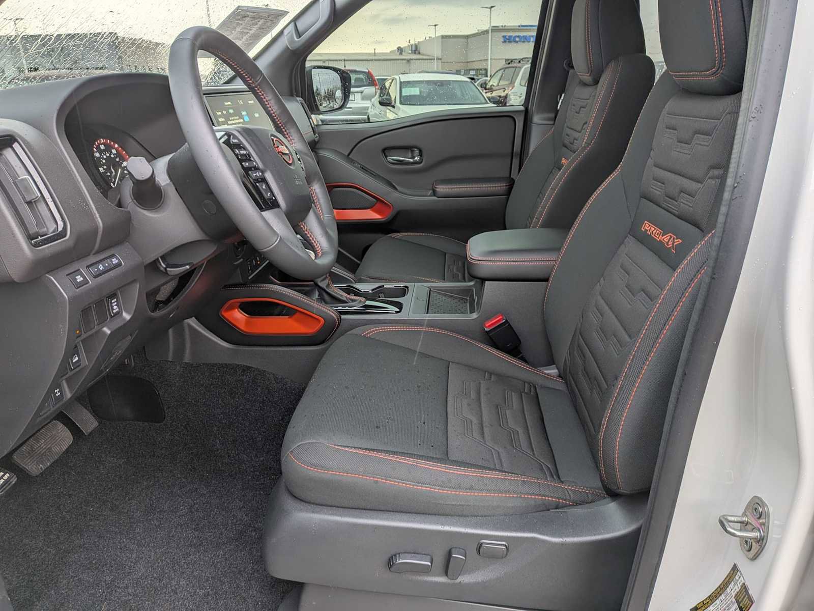 Used 2025 Nissan Frontier PRO-4X w/ Pro Convenience Package image 14