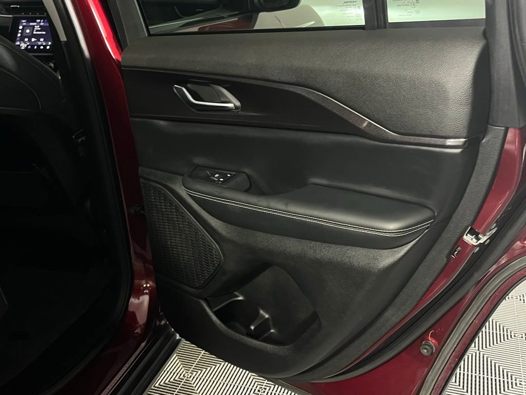 Used 2023 Jeep Grand Cherokee Laredo w/ Luxury Tech Group I image 29