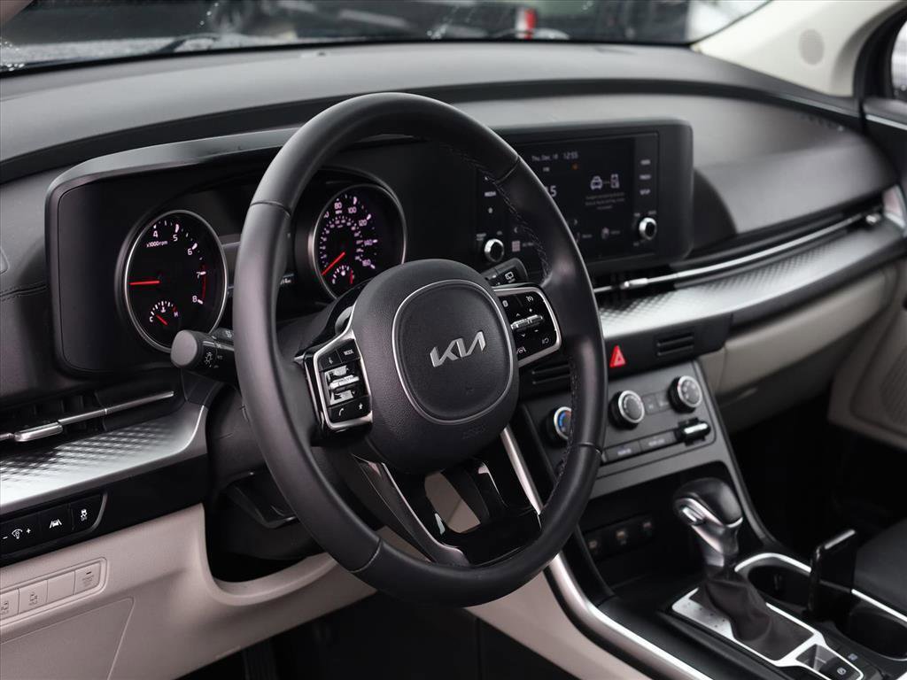 Used 2023 Kia Carnival LX image 6