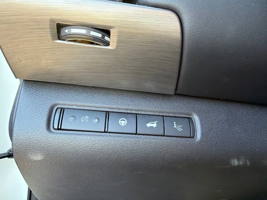 Used 2023 Nissan Pathfinder Platinum FWD image 22