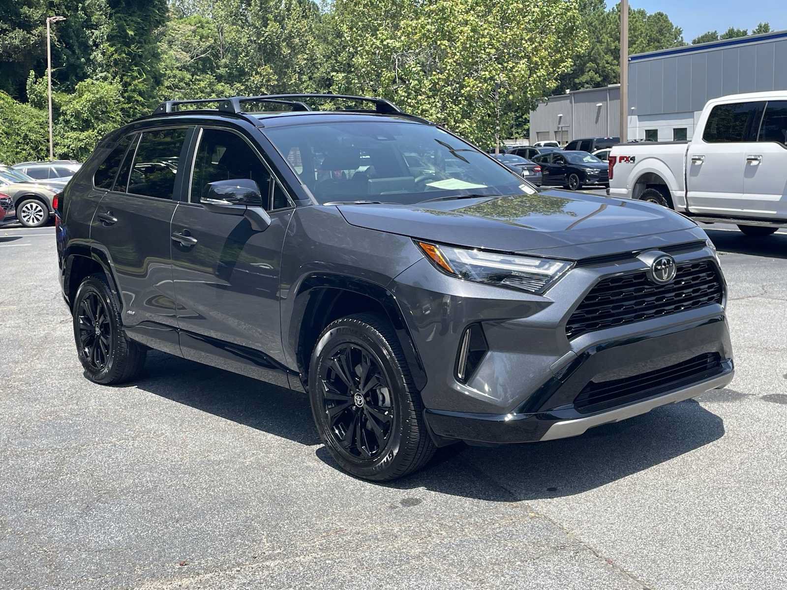 Used 2025 Toyota RAV4 XSE AWD/4WD image 5