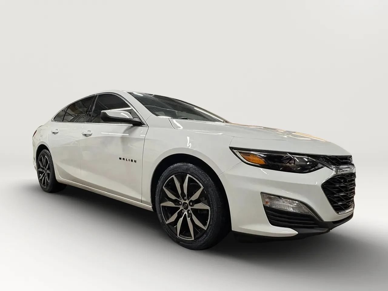 Used 2023 Chevrolet Malibu RS FWD image 2