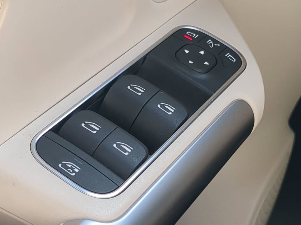 Certified 2025 Mercedes-Benz GLA 250 image 10